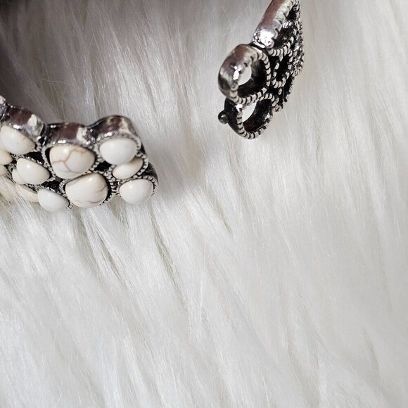 Cameo Silver Tone With White Howlite Bangle New Hinged Bracelet - Picture 6 of 10